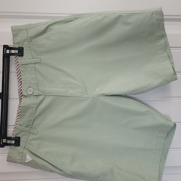 Men Guess shorts - Picture 2 of 5